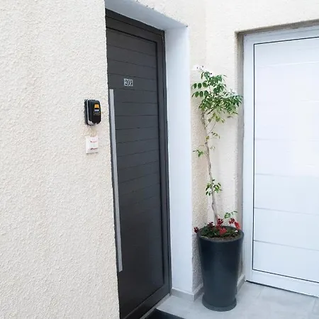 דירה Kato 1br Near Harbour/beach/sea *