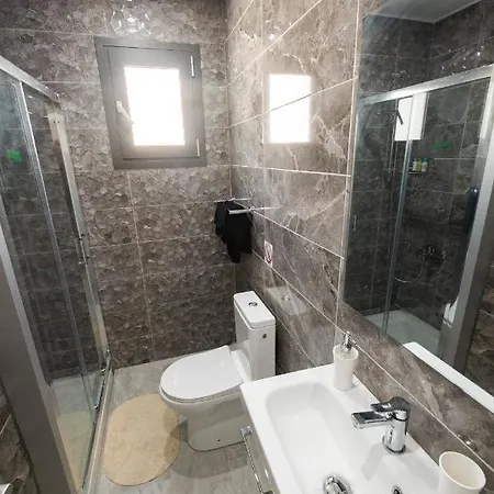 Kato 1br Near Harbour/beach/sea דירה *