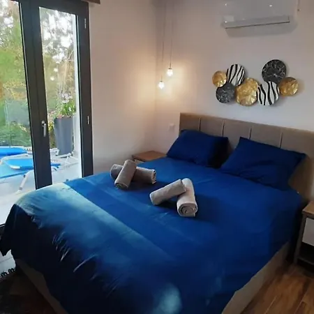 Kato 1br Near Harbour/beach/sea Apartment *