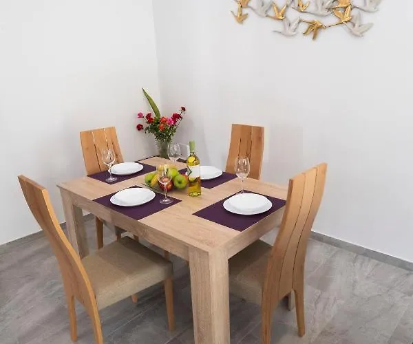 Kato 1br Near Harbour/beach/sea Apartamento Paphos