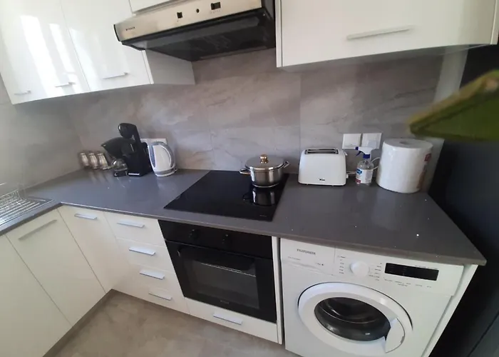 Kato 1br Near Harbour/beach/sea 公寓 Paphos