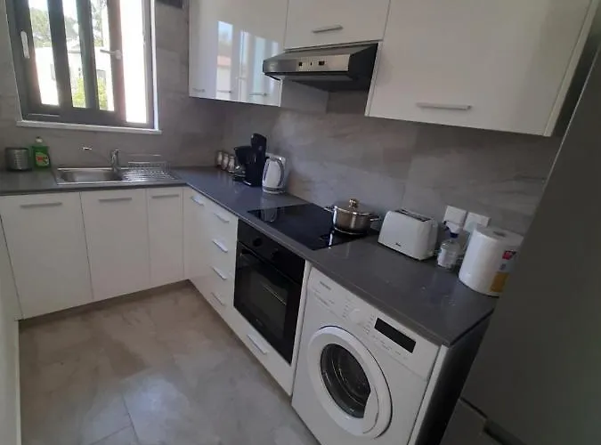 Kato 1br Near Harbour/beach/sea Paphos